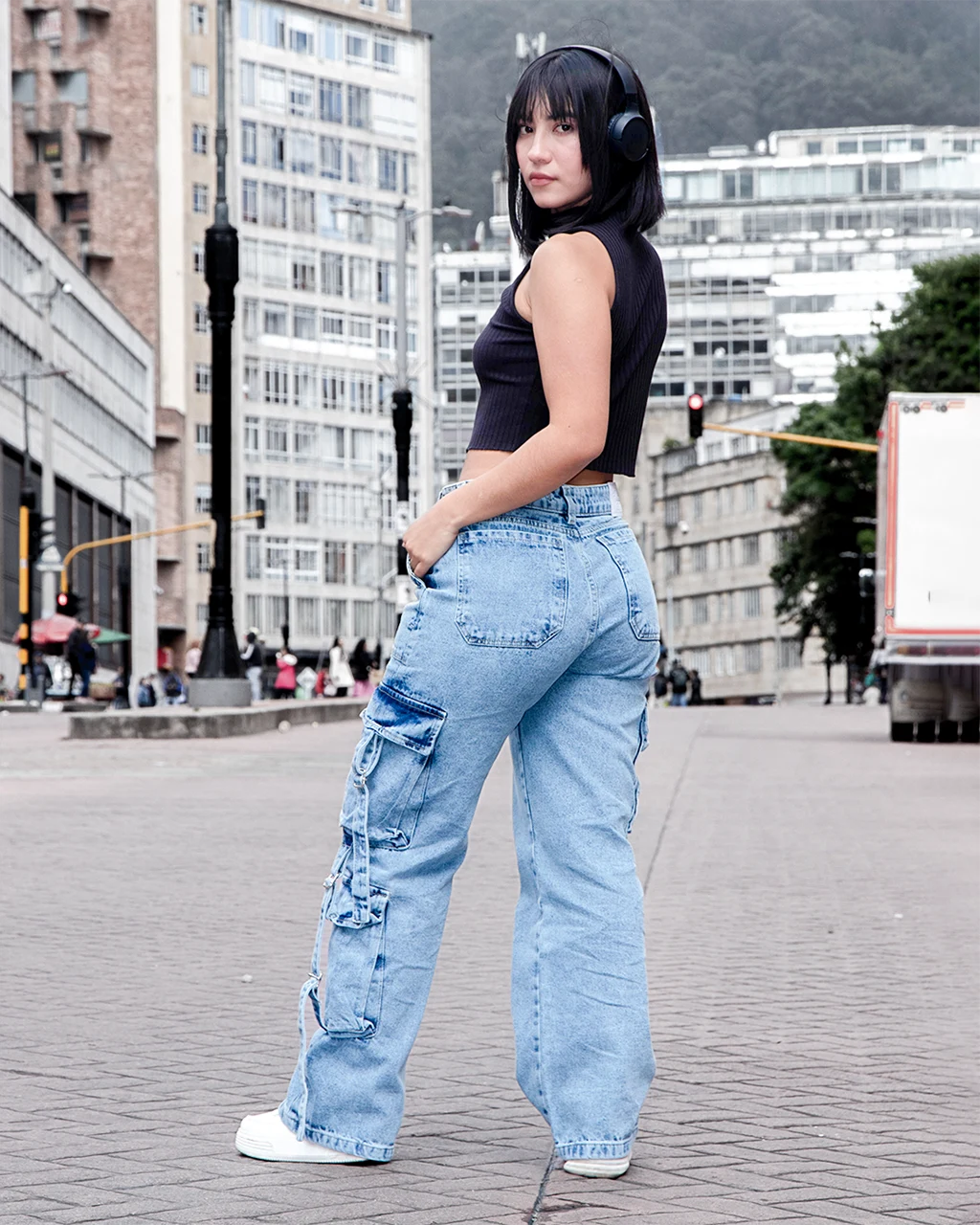 cargo-tres-bolsillos-hebilla-azul-1